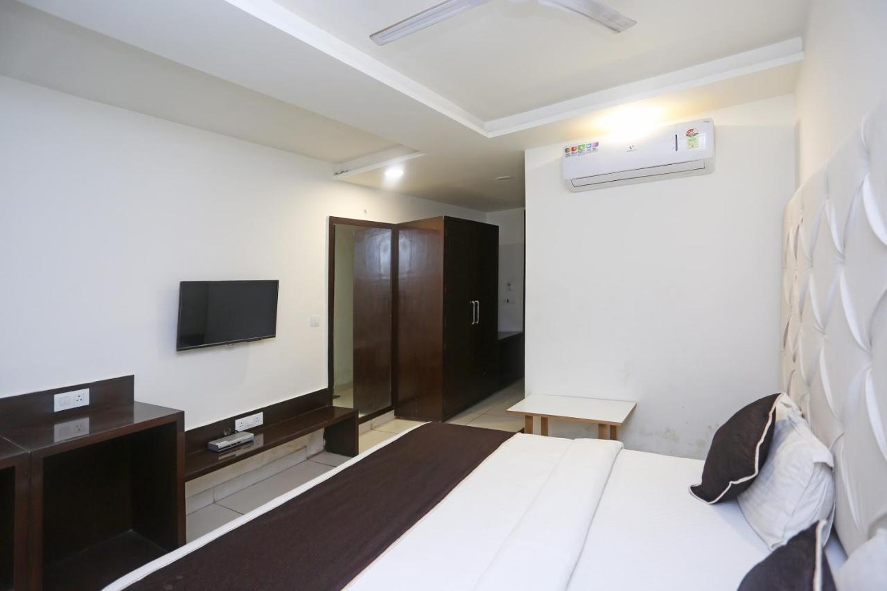Oyo 18422 Central Grand Belanganj Экстерьер фото