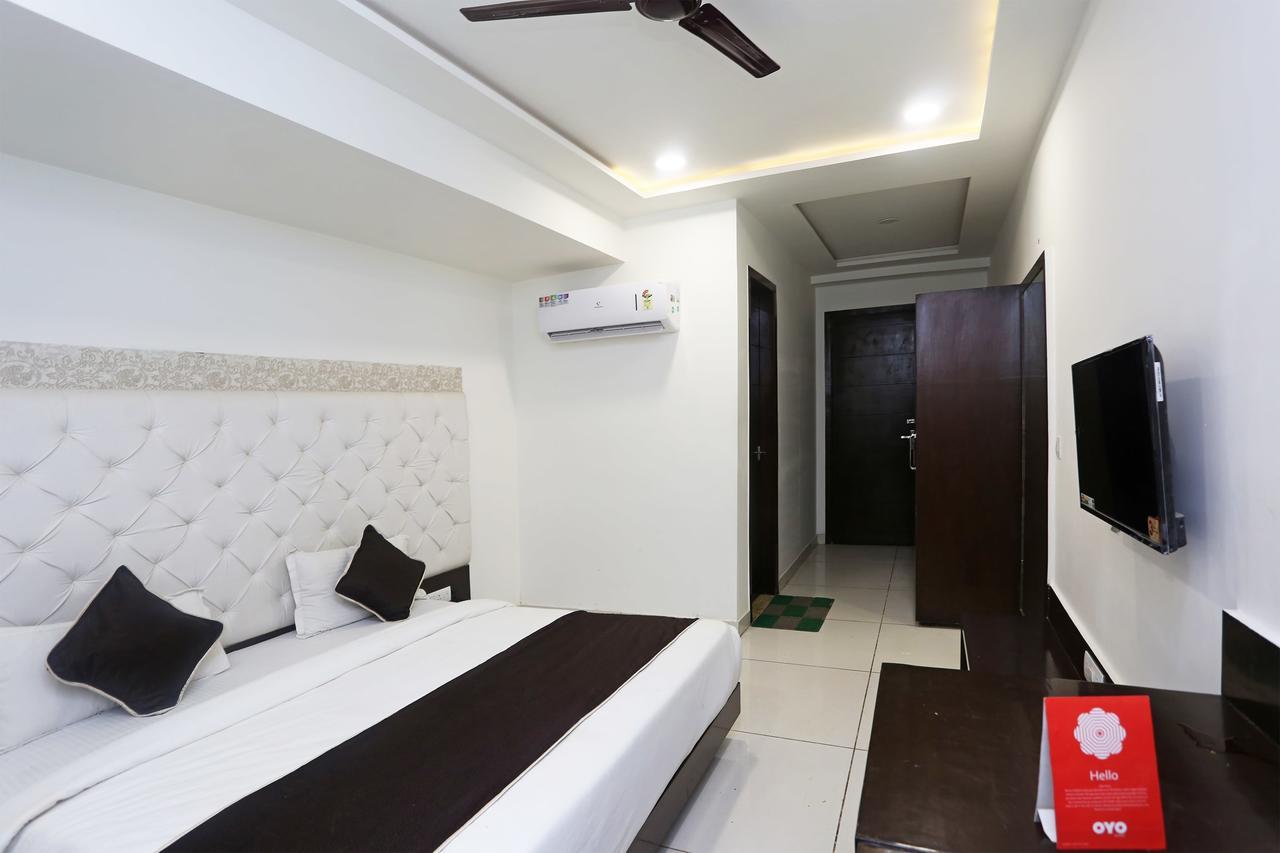 Oyo 18422 Central Grand Belanganj Экстерьер фото