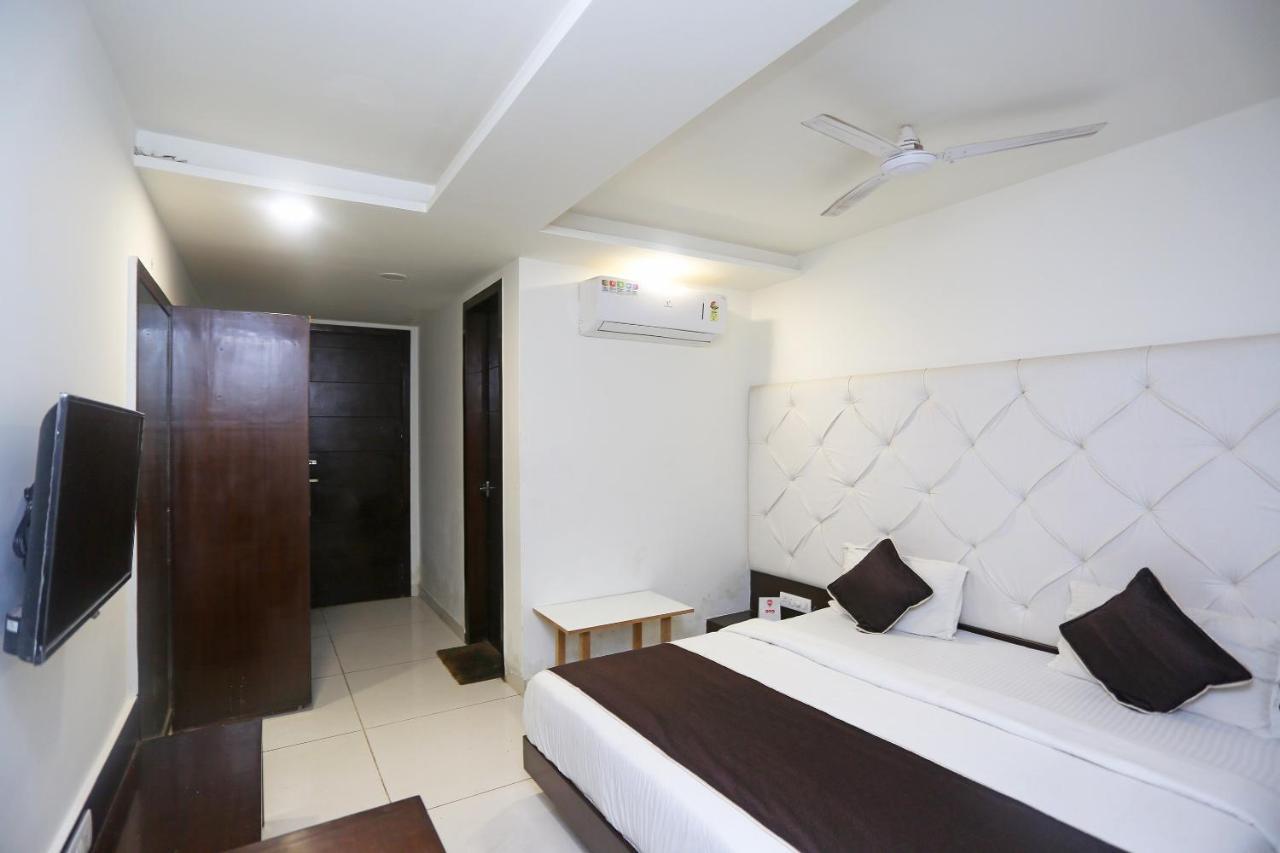 Oyo 18422 Central Grand Belanganj Экстерьер фото